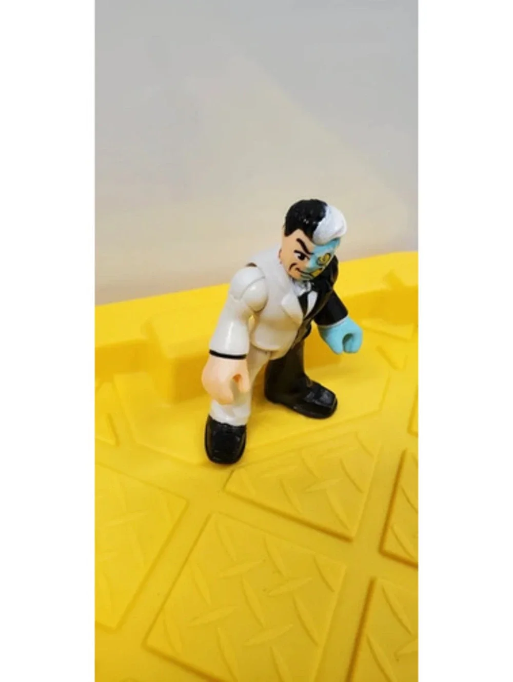 Fisher-Price Imaginext DC Super Friends Two Face Action Figure Suit Blue Hand